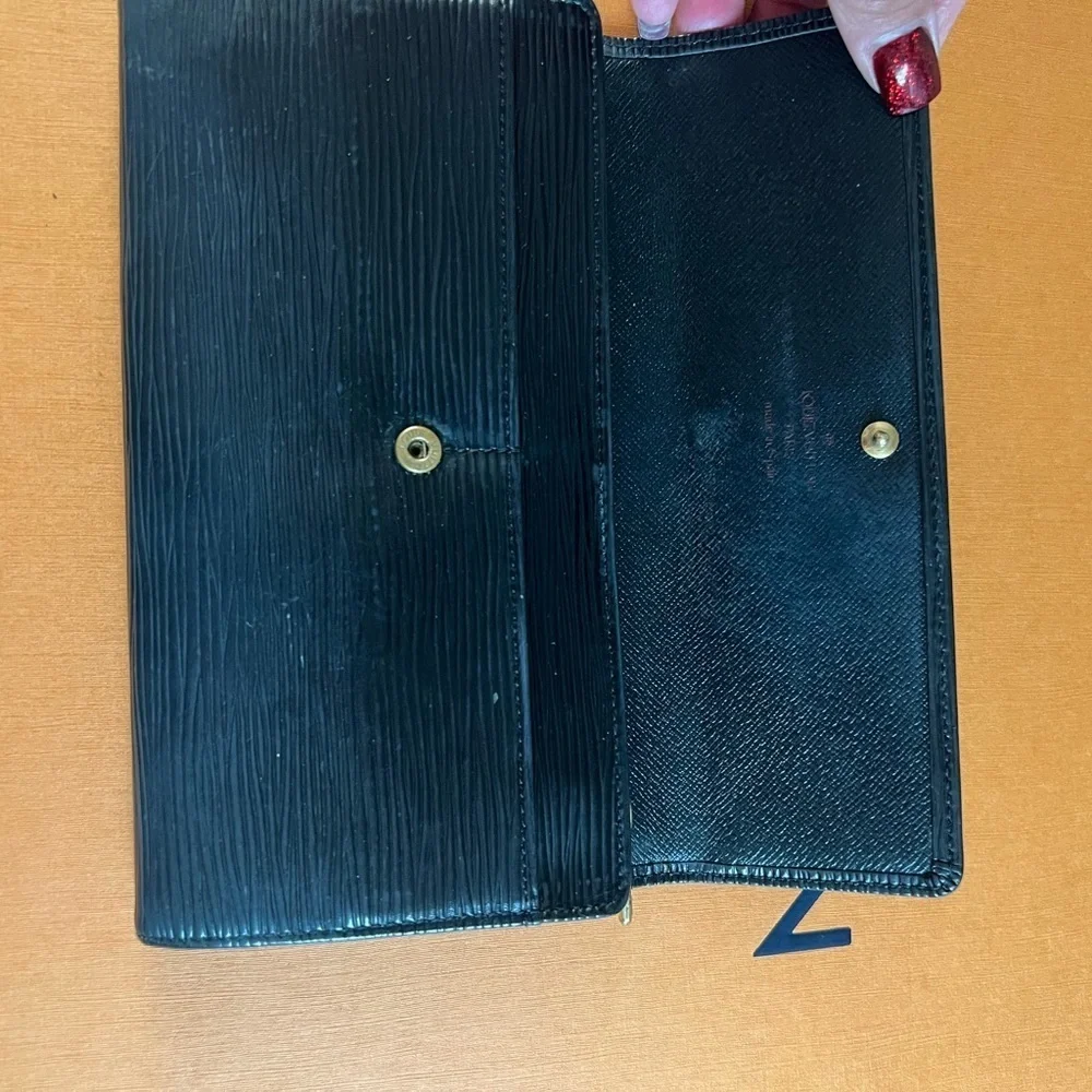 Authentic LV epic leather Sarah wallet